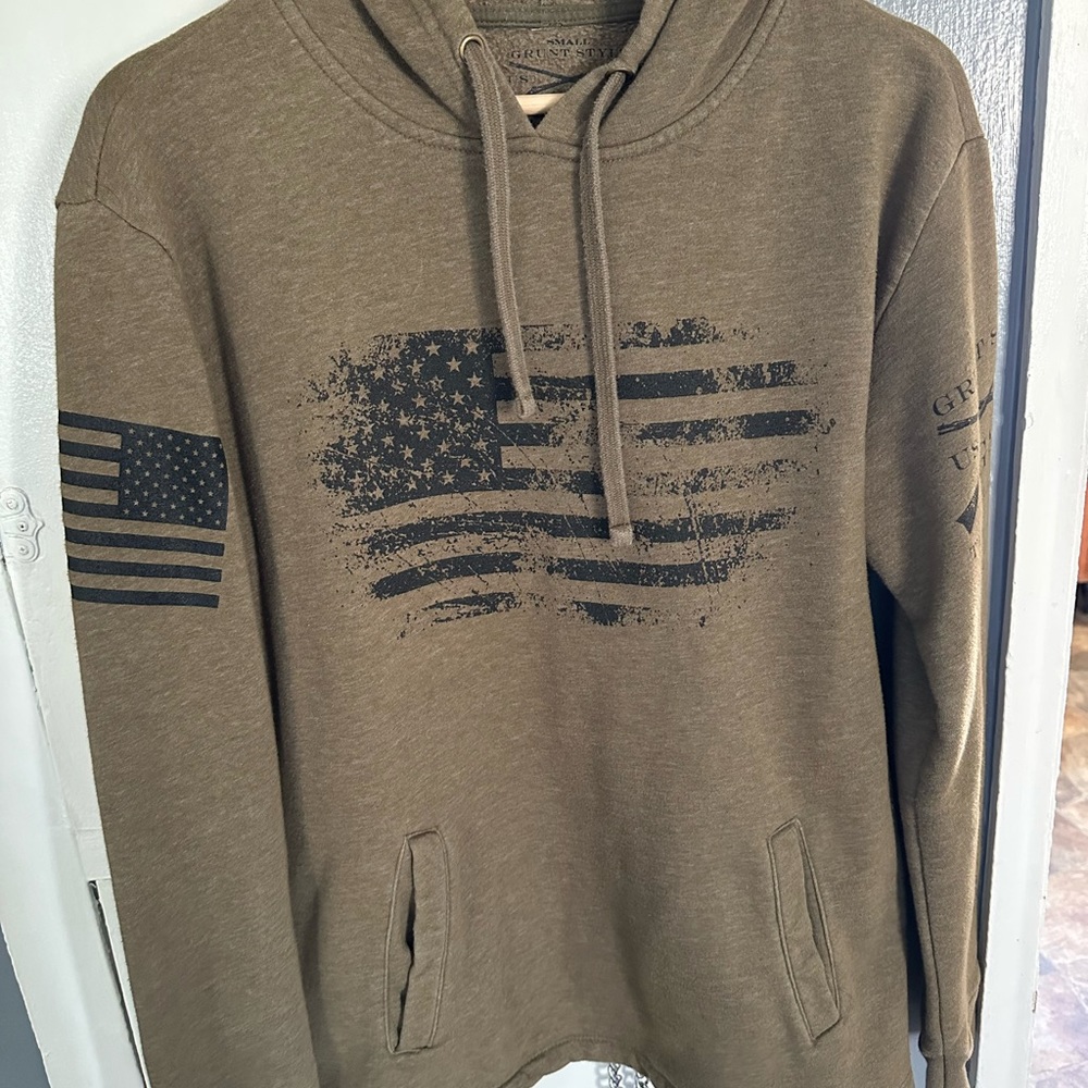 Grunt style hoodie with pockets size small